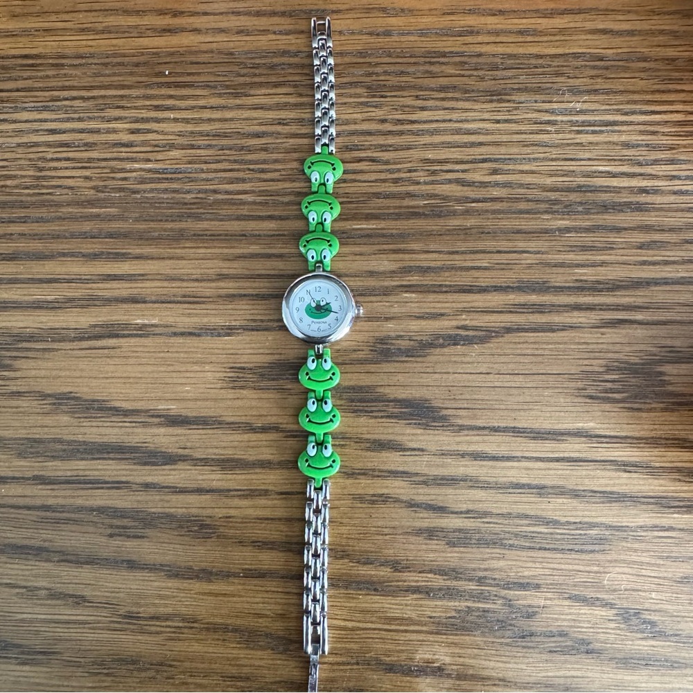 Persona Green Smiley frog Face Watch